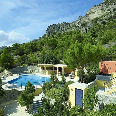 Aparthotel Nakou Village 3*